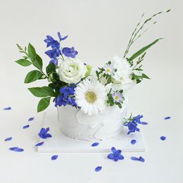 생화 케이크 (화이트앤블루)