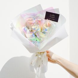 영롱한 오로라 장미 꽃다발